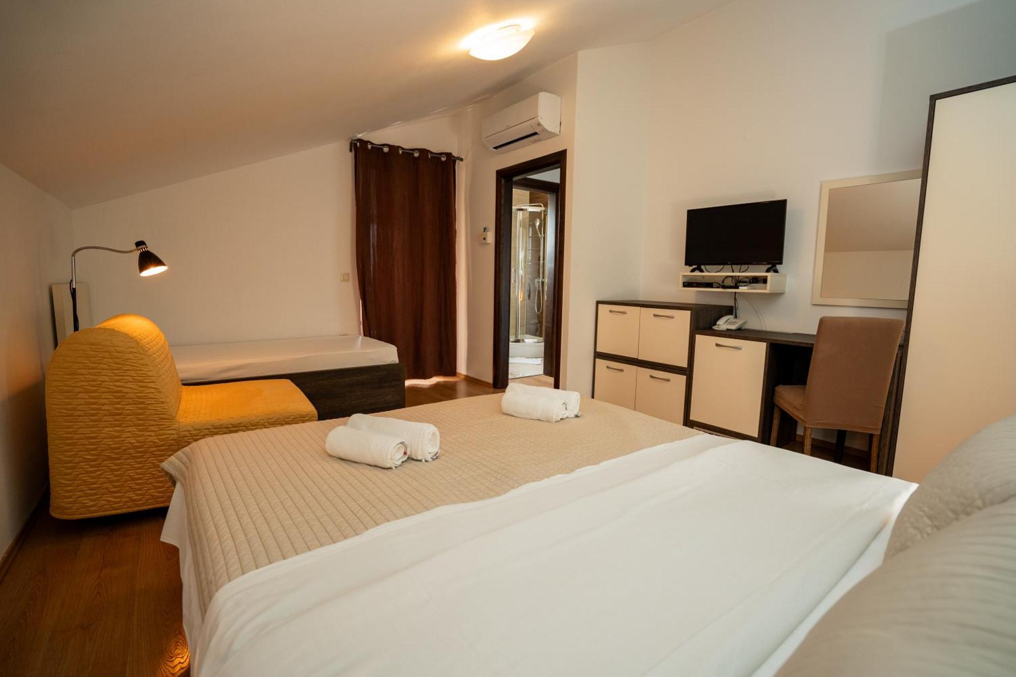 Bed & Breakfast Marta & Tona Kustići Exterior foto